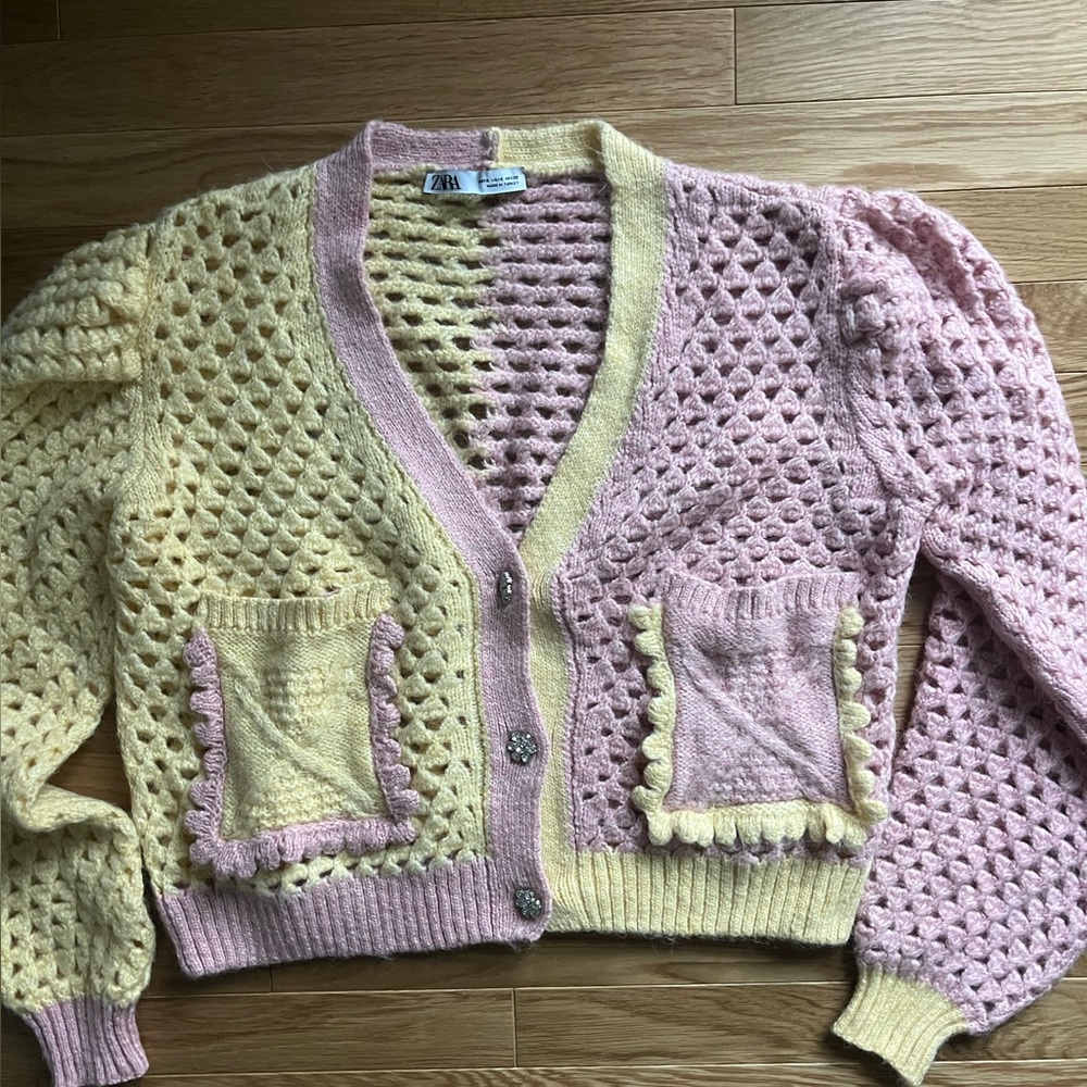 Really cute Zara sweater size small